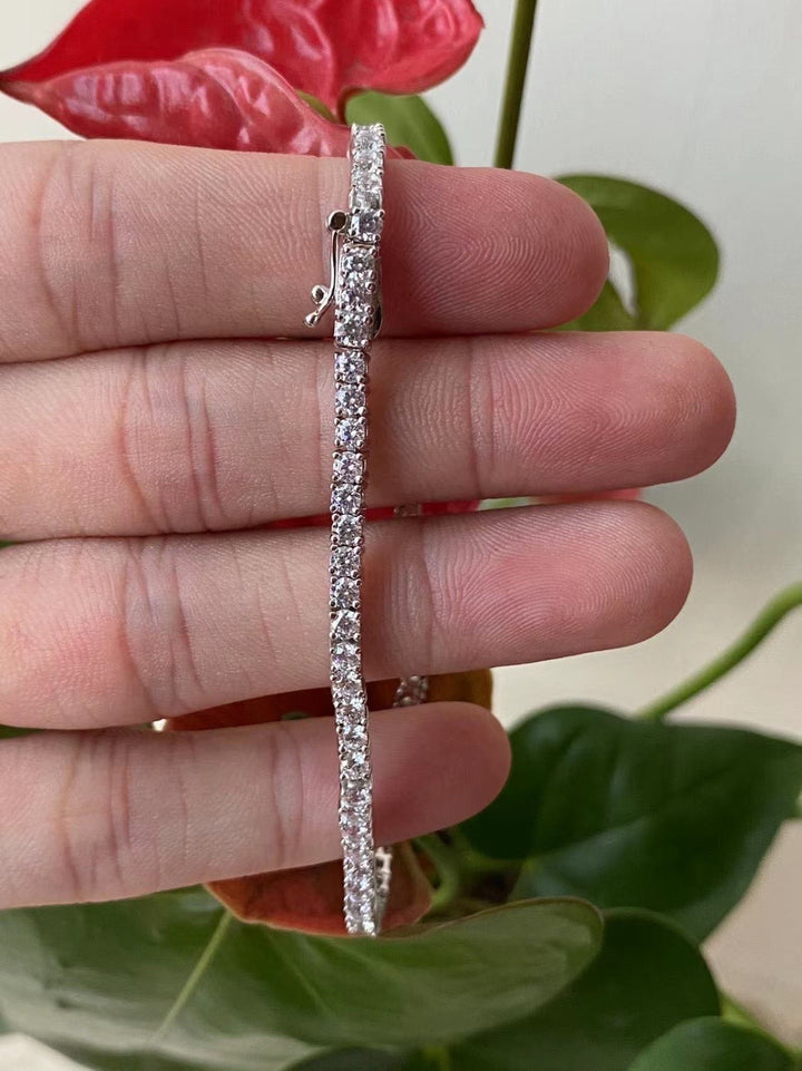 Classic White Round Brilliant Tennis Bracelet - Traditional Design