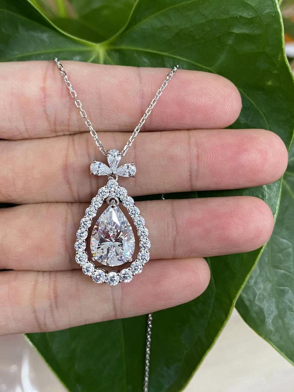 Emerald Green Teardrop Pendant Necklace