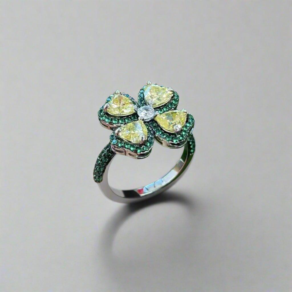 Vintage-Inspired Flower Ring - Multi-Stone Cluster Design