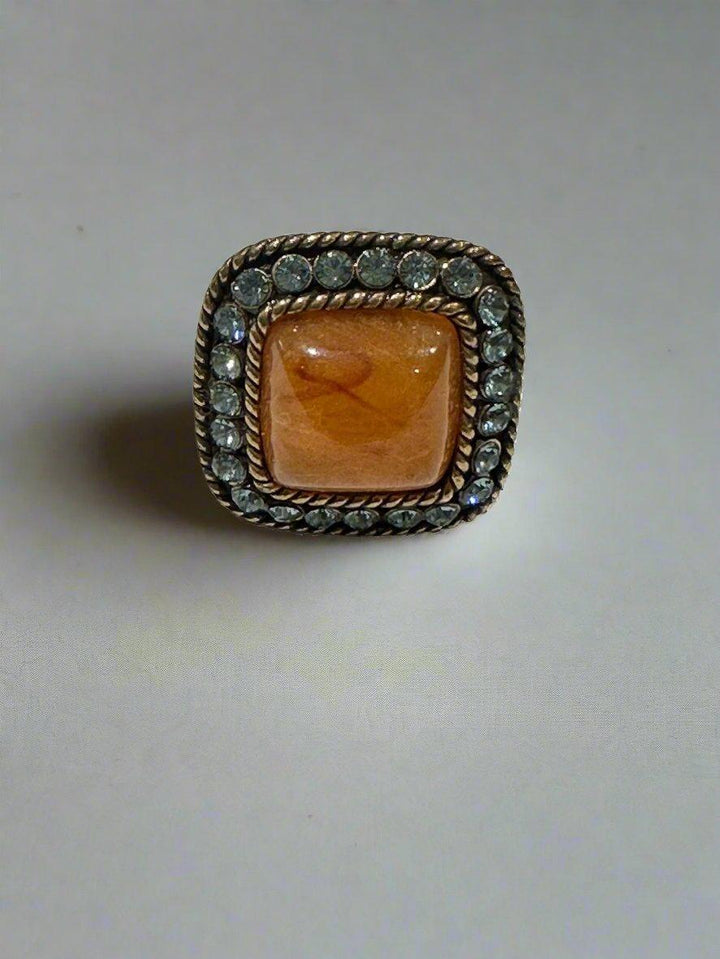 The Ambre Carré Ring