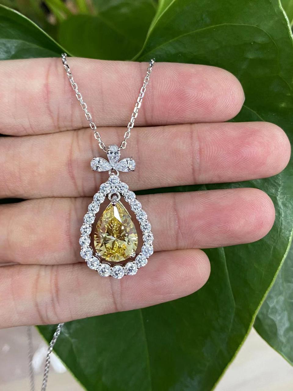 Emerald Green Teardrop Pendant Necklace