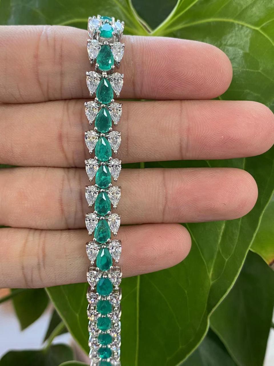 Luxurious Emerald and Crystal Tennis Bracelet