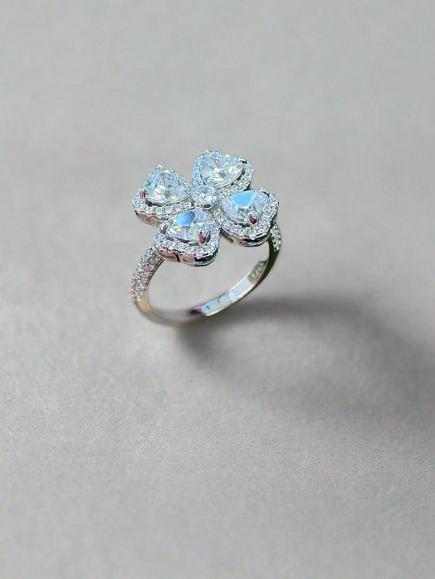 Vintage-Inspired Flower Ring - Multi-Stone Cluster Design