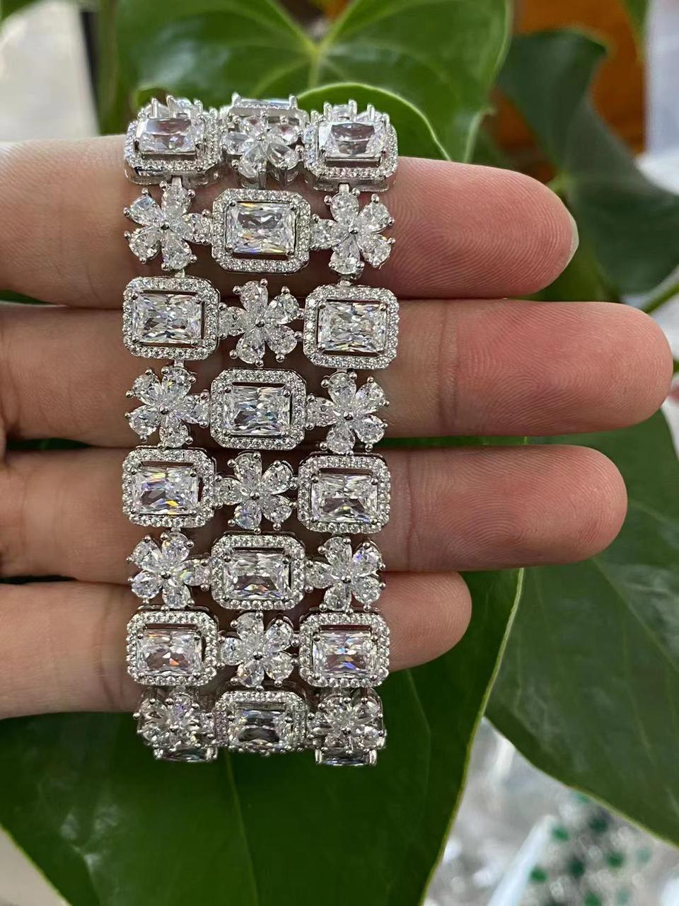 Vintage-Inspired Crystal Flower Link Bracelet